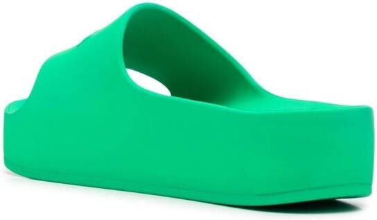 Balenciaga Chunky slippers met logo-reliëf Groen