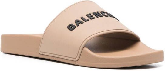 Balenciaga Badslippers met logo-reliëf Beige