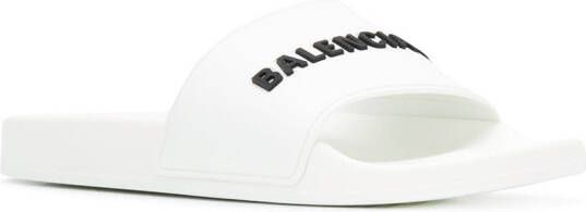 Balenciaga Badslippers met logo-reliëf Wit