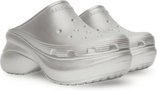 Balenciaga x Crocs™ chunky slippers Zilver
