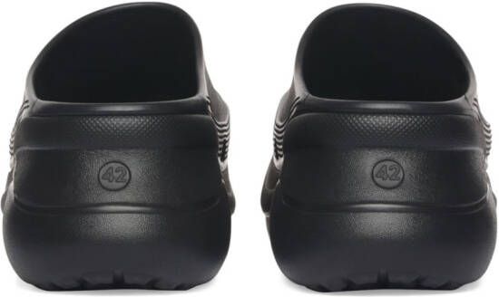 Balenciaga x Crocs slippers met logo-reliëf Zwart