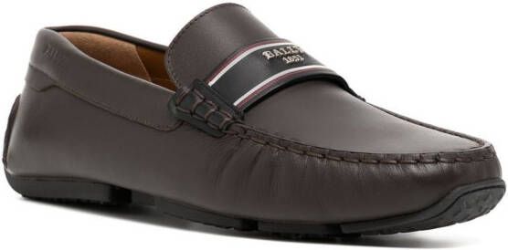 Bally Loafers met logoplakkaat Bruin