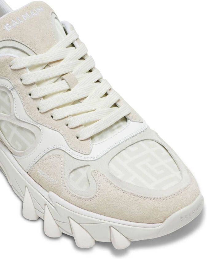 Balmain B-East sneakers met monogram Beige