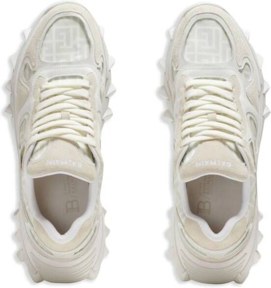 Balmain B-East sneakers met monogram Beige