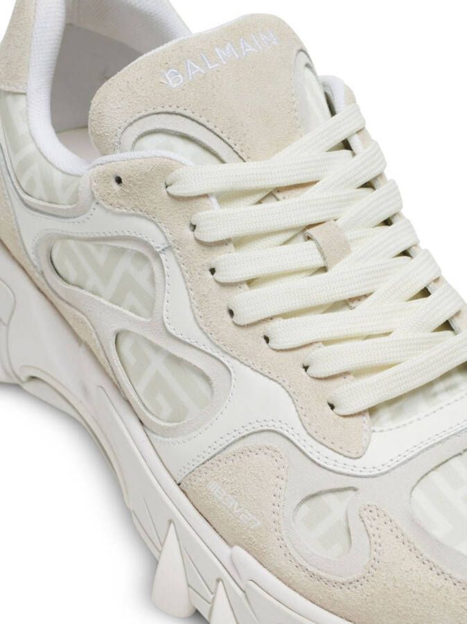 Balmain B-East sneakers met monogram Beige
