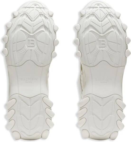 Balmain B-East sneakers met monogram Beige