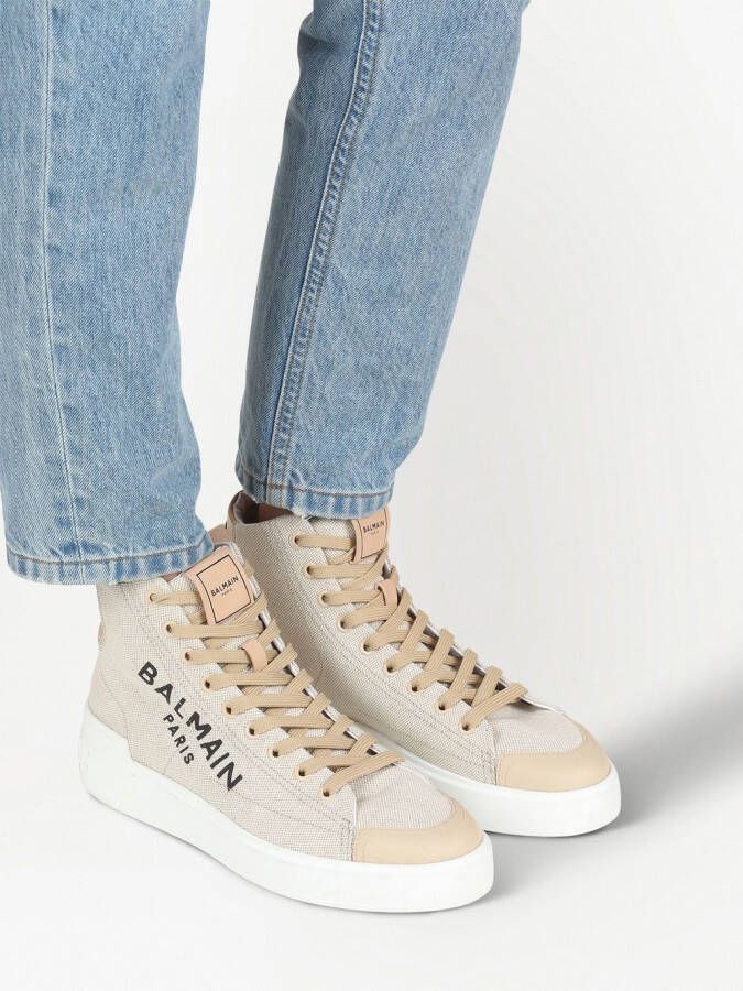 Balmain Sneakers met logoprint Beige