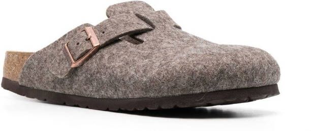 Birkenstock Boston slippers verfraaid met gesp Bruin