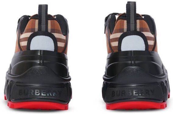 Burberry Arthur sneakers met Vintage Check Bruin