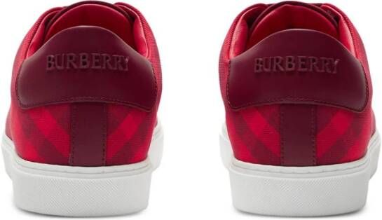 Burberry Geruite sneakers Roze