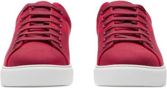 Burberry Geruite sneakers Roze