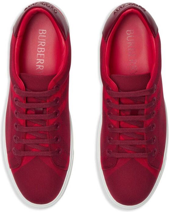 Burberry Geruite sneakers Roze