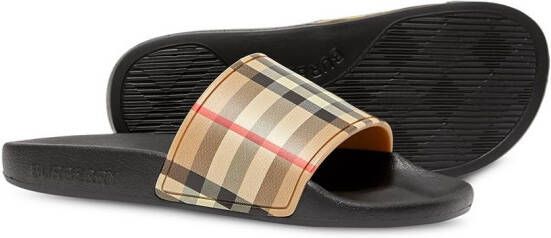 Burberry Kids Slippers met vintage ruit Beige