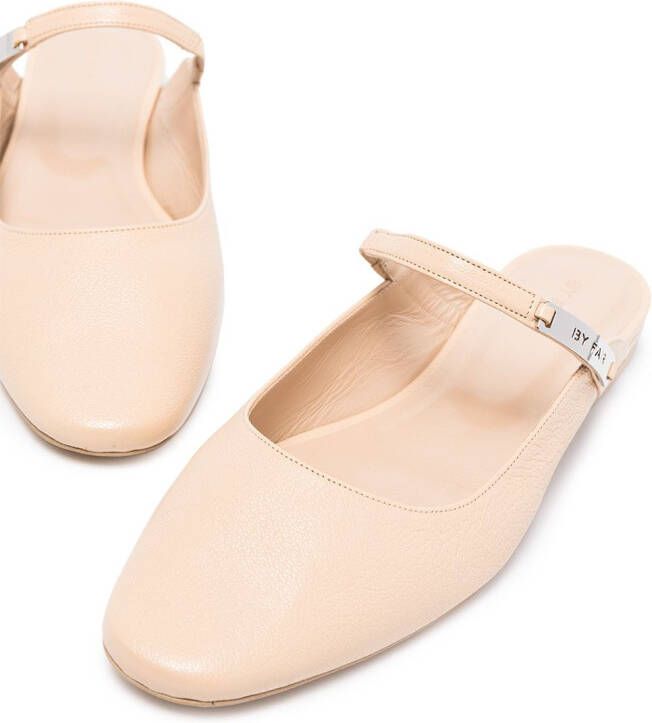 BY FAR Etta leren muiltjes Beige