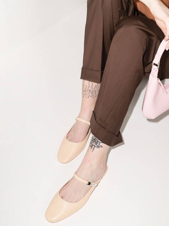BY FAR Etta leren muiltjes Beige