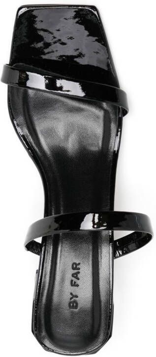 BY FAR Tanya lakleren sandalen Zwart
