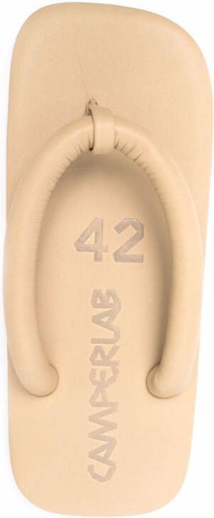 CamperLab Hastalavista leren teenslippers Beige