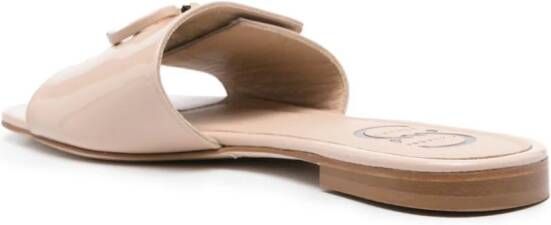 Casadei Gelakte sandalen met logoplakkaat Beige