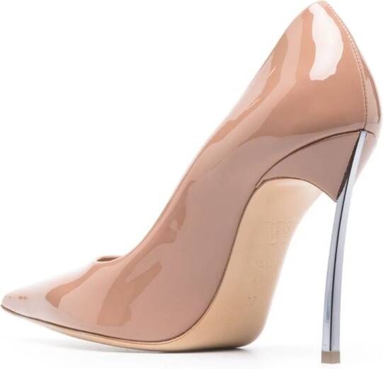 Casadei Pumps met puntige neus Beige