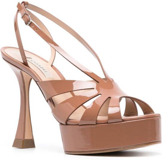 Casadei Tiffany sandalen met gelakte afwerking Beige