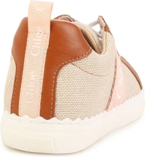 Chloé Kids Sneakers met logoprint Beige