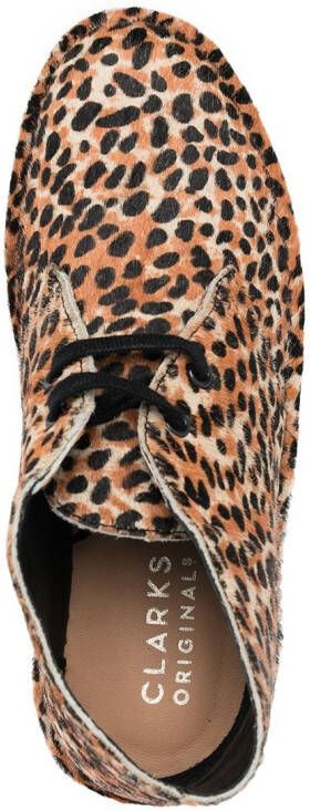 Clarks Originals Desert boots met luipaardprint Bruin