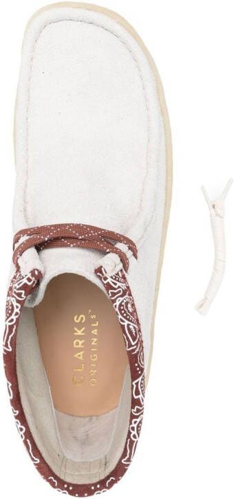 Clarks Originals Enkellaarzen met paisley-print Wit