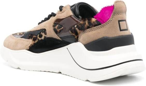 D.A.T.E. Fuga sneakers met luipaardprint Bruin