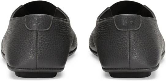 Dolce & Gabbana Leren slippers met ronde neus Zwart
