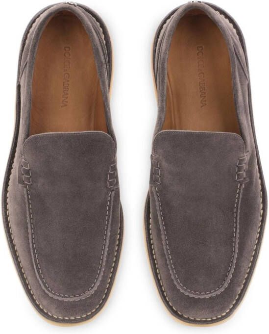 Dolce & Gabbana Suède loafers met logoplakkaat Grijs