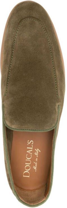 Doucal's almond-toe suede loafers Groen