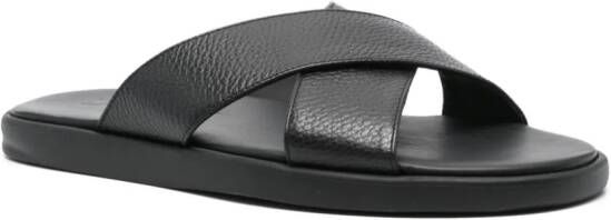 Doucal's open-toe leather slides Zwart