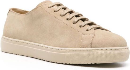 Doucal's Suède sneakers met logo-reliëf Beige