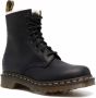 Dr. Martens 1460 Serena enkellaarzen met imitatie lammy voering Zwart - Thumbnail 2