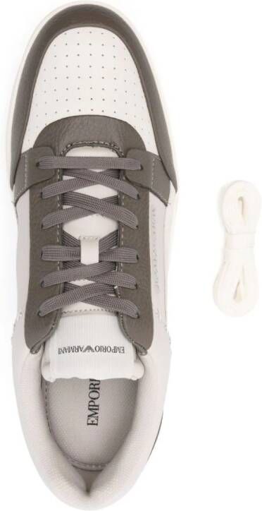 Emporio Armani Sneakers met colourblocking Beige