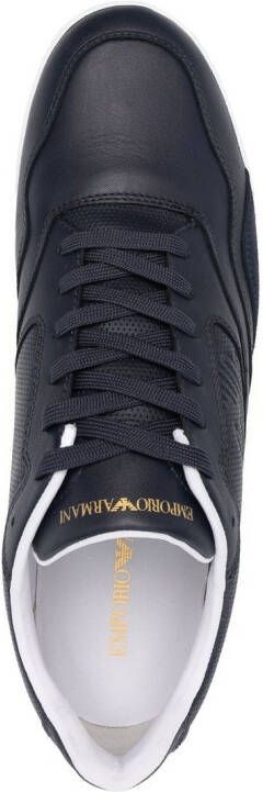 Emporio Armani Sneakers met logo-reliëf Blauw