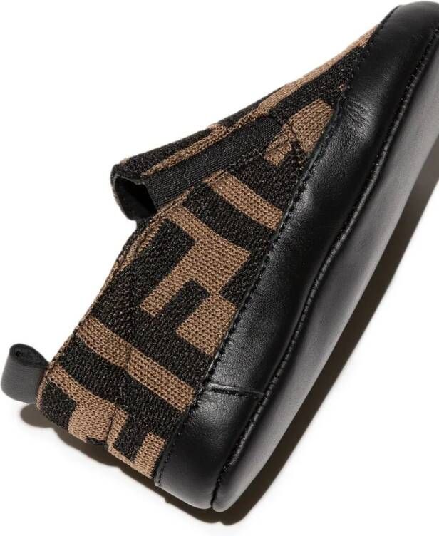 Fendi Kids Slippers met FF-patroon Bruin