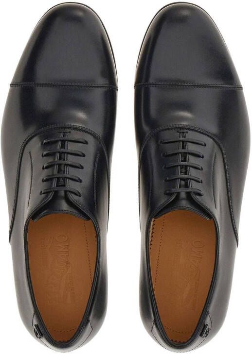 Ferragamo Derby schoenen met ronde neus Zwart