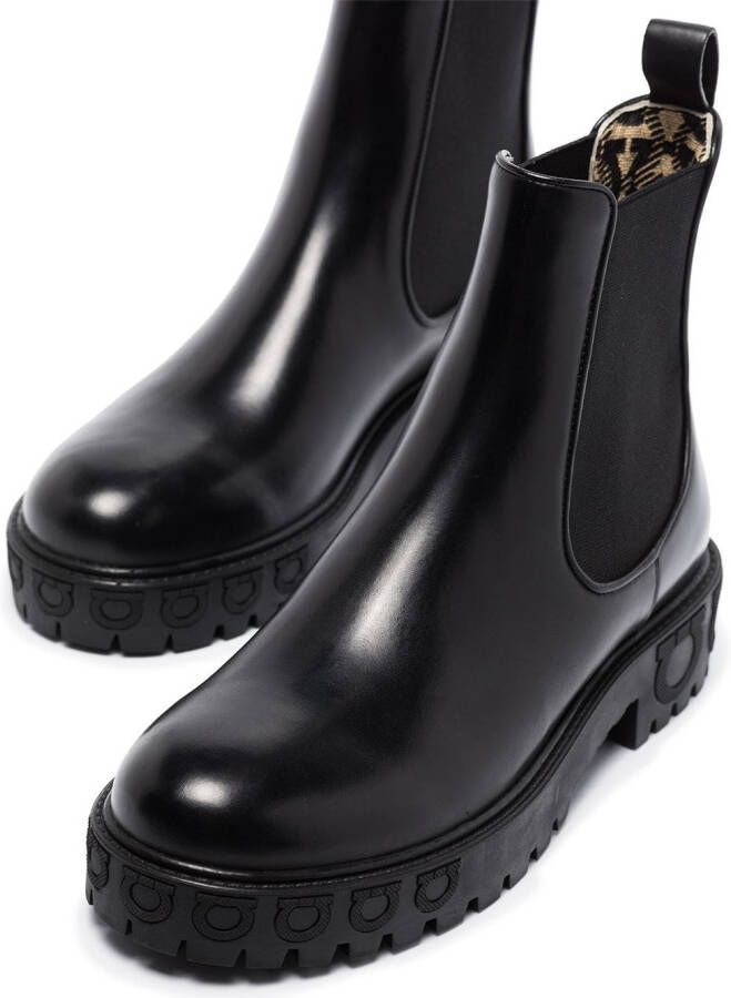 Ferragamo Chelsea laarzen met logo Zwart