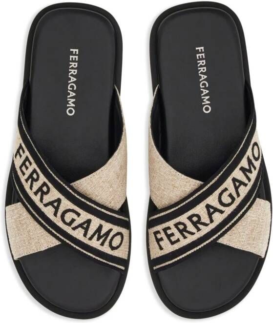 Ferragamo Katoenen sandalen met gekruiste bandjes Beige