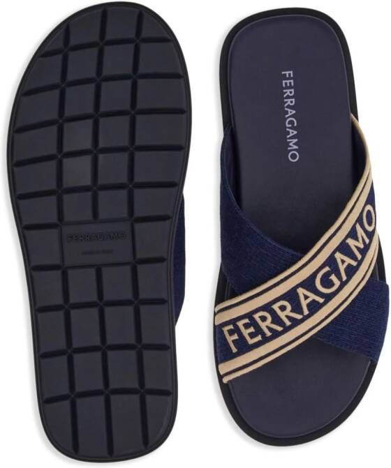 Ferragamo Katoenen sandalen met gekruiste bandjes Blauw