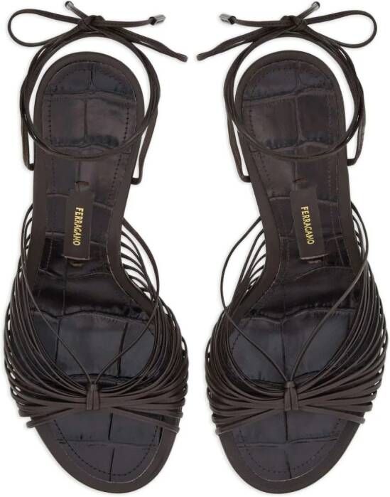 Ferragamo Sandalen met gebogen hak Bruin