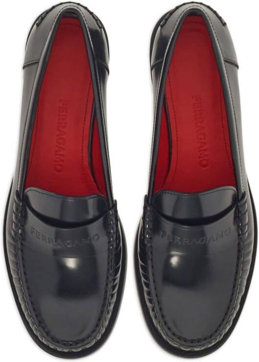 Ferragamo Loafers met logo-reliëf Zwart