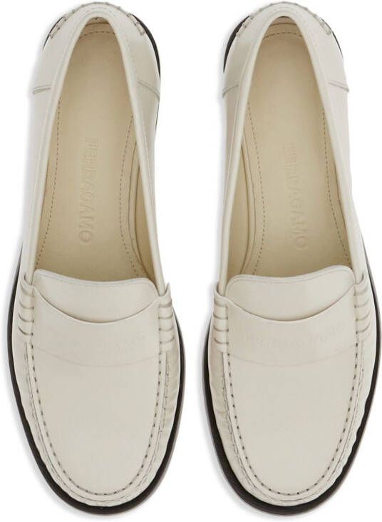 Ferragamo Loafers met logo-reliëf Wit