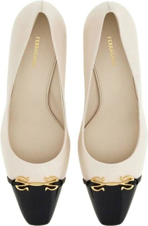Ferragamo Gancini 60 mm leren pumps Wit
