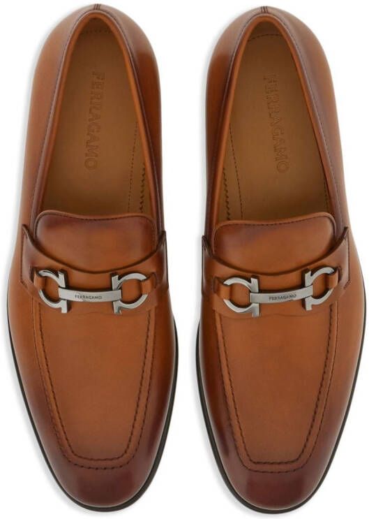 Ferragamo Loafers met Gancini-plakkaat Bruin