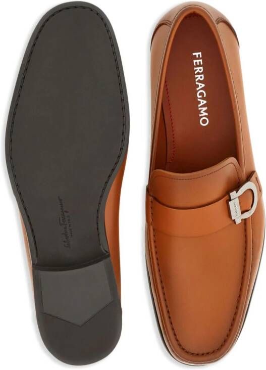 Ferragamo Loafers met Gancini-plakkaat Bruin