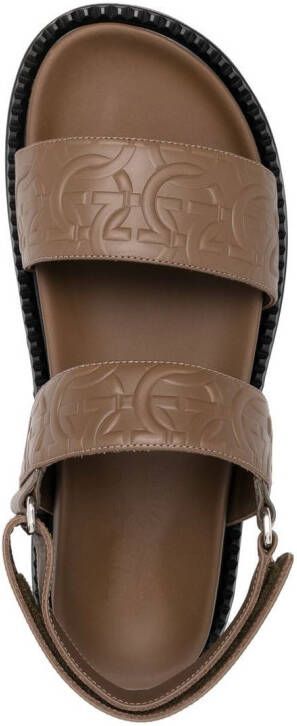 Ferragamo Gancini sandalen met reliëf Bruin