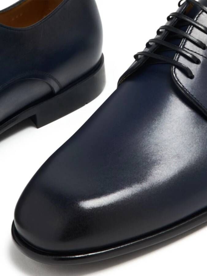 Ferragamo Gepolijste leren derby schoenen Blauw