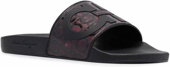 Ferragamo Groove slippers met logo-reliëf Zwart